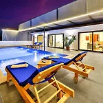 Summery Villa *